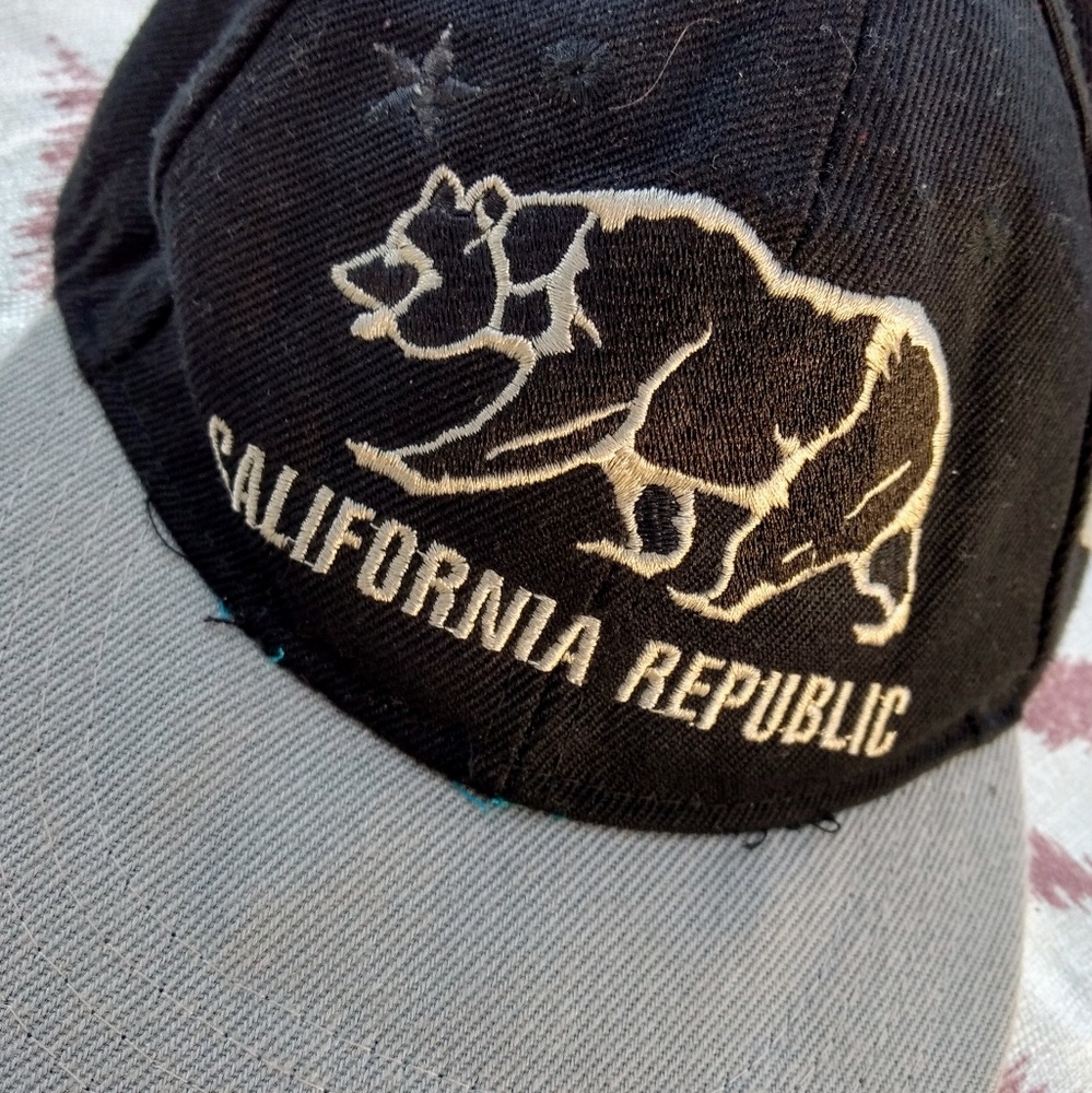 🐻 4/$28 kid's Loga CA Republic Snapback 🐻